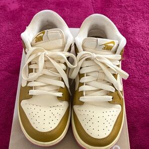 Nike Women's White and Gold Sneakers